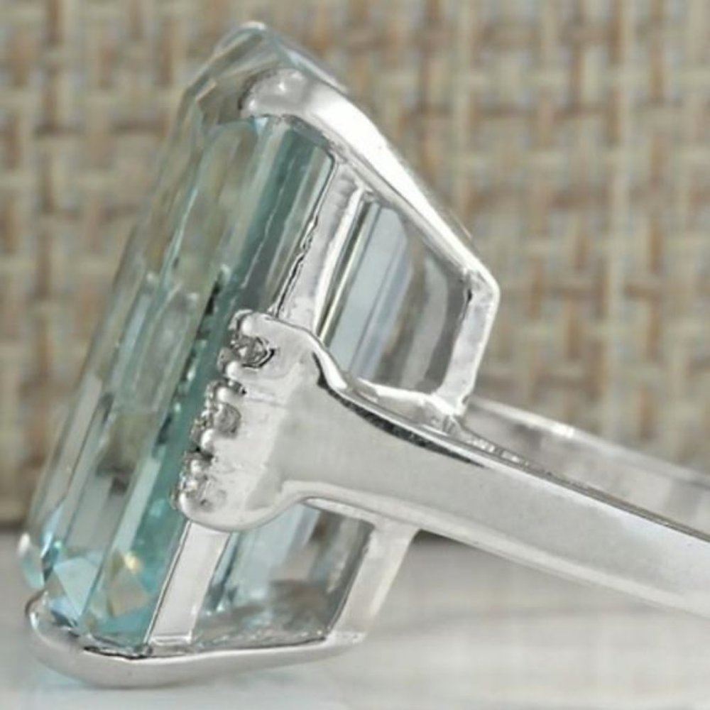 NEW Huge Statement Silver Blue Topaz Ring - Picture 5 of 5